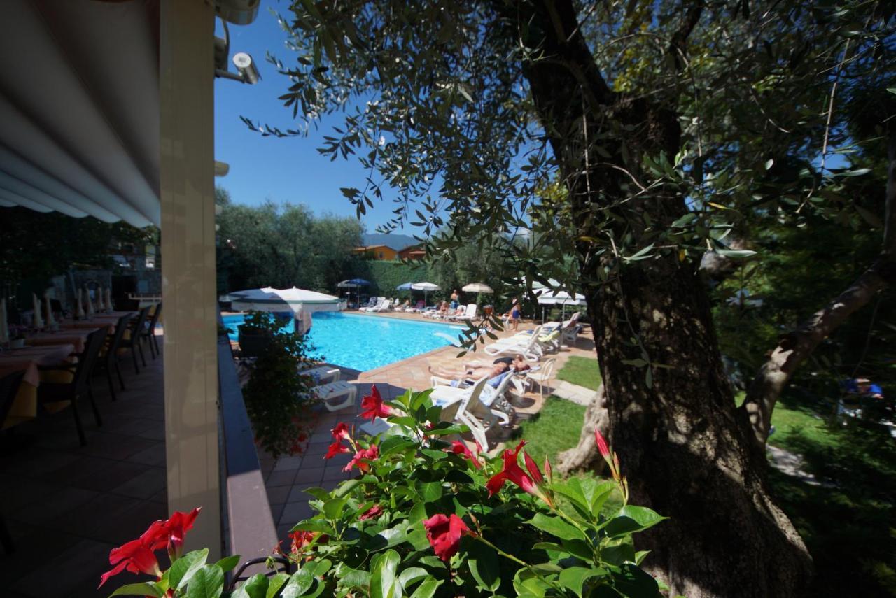 Hotel Alpi Malcesine Bagian luar foto