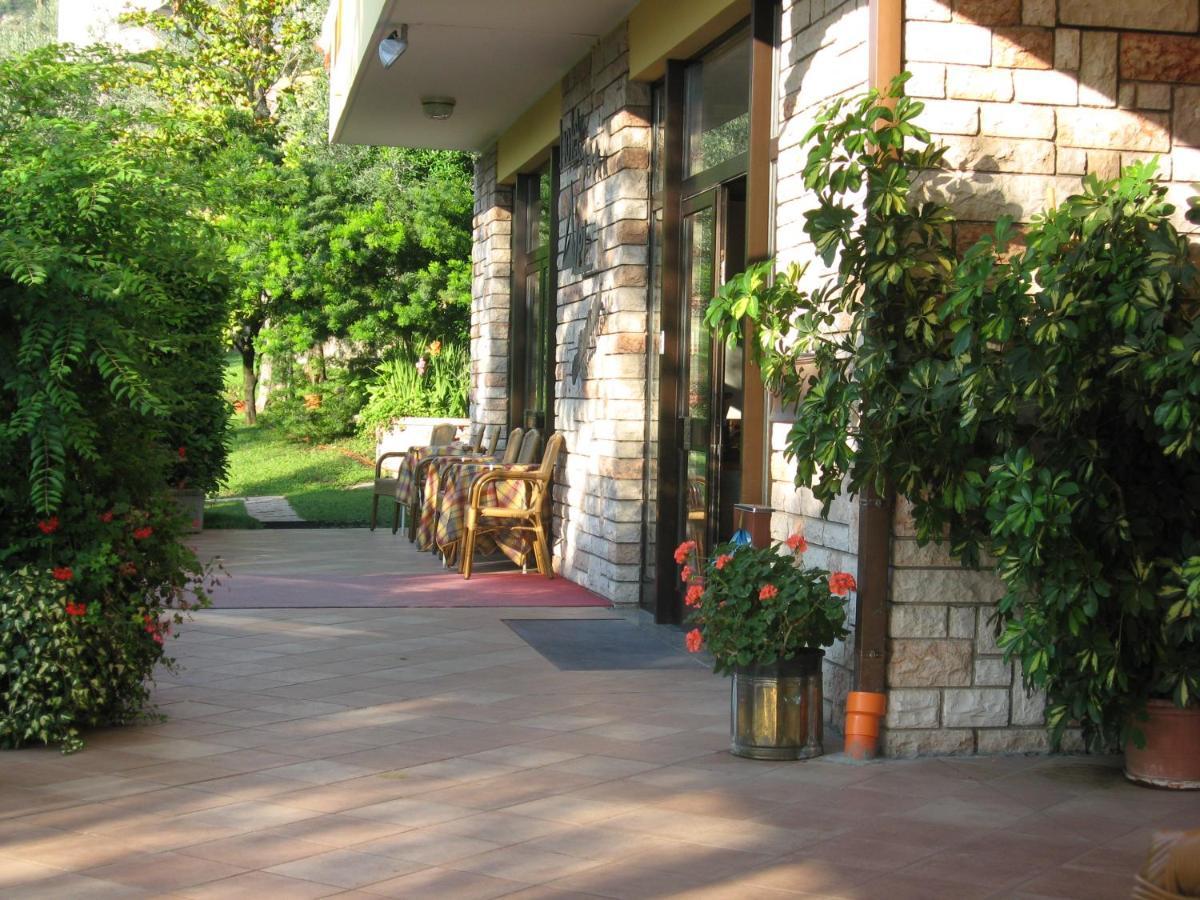 Hotel Alpi Malcesine Bagian luar foto