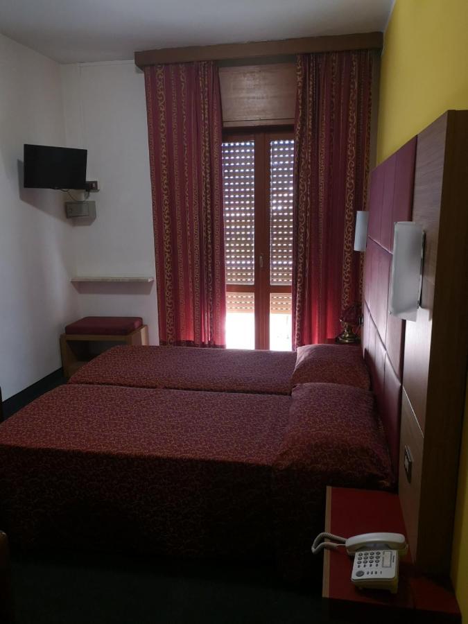 Hotel Alpi Malcesine Ruang foto