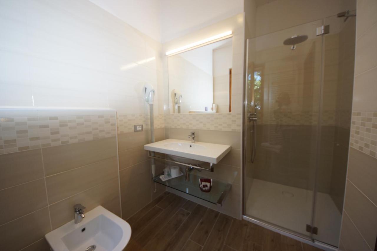 Hotel Alpi Malcesine Bagian luar foto
