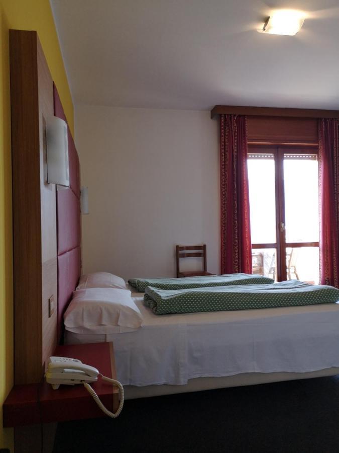 Hotel Alpi Malcesine Bagian luar foto