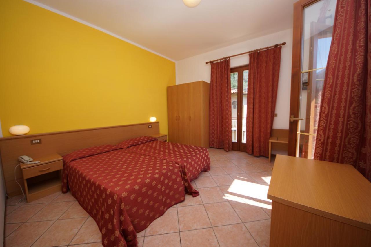 Hotel Alpi Malcesine Bagian luar foto
