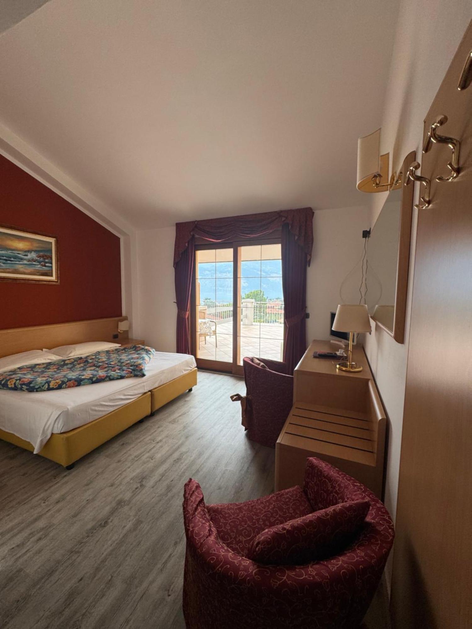 Hotel Alpi Malcesine Bagian luar foto