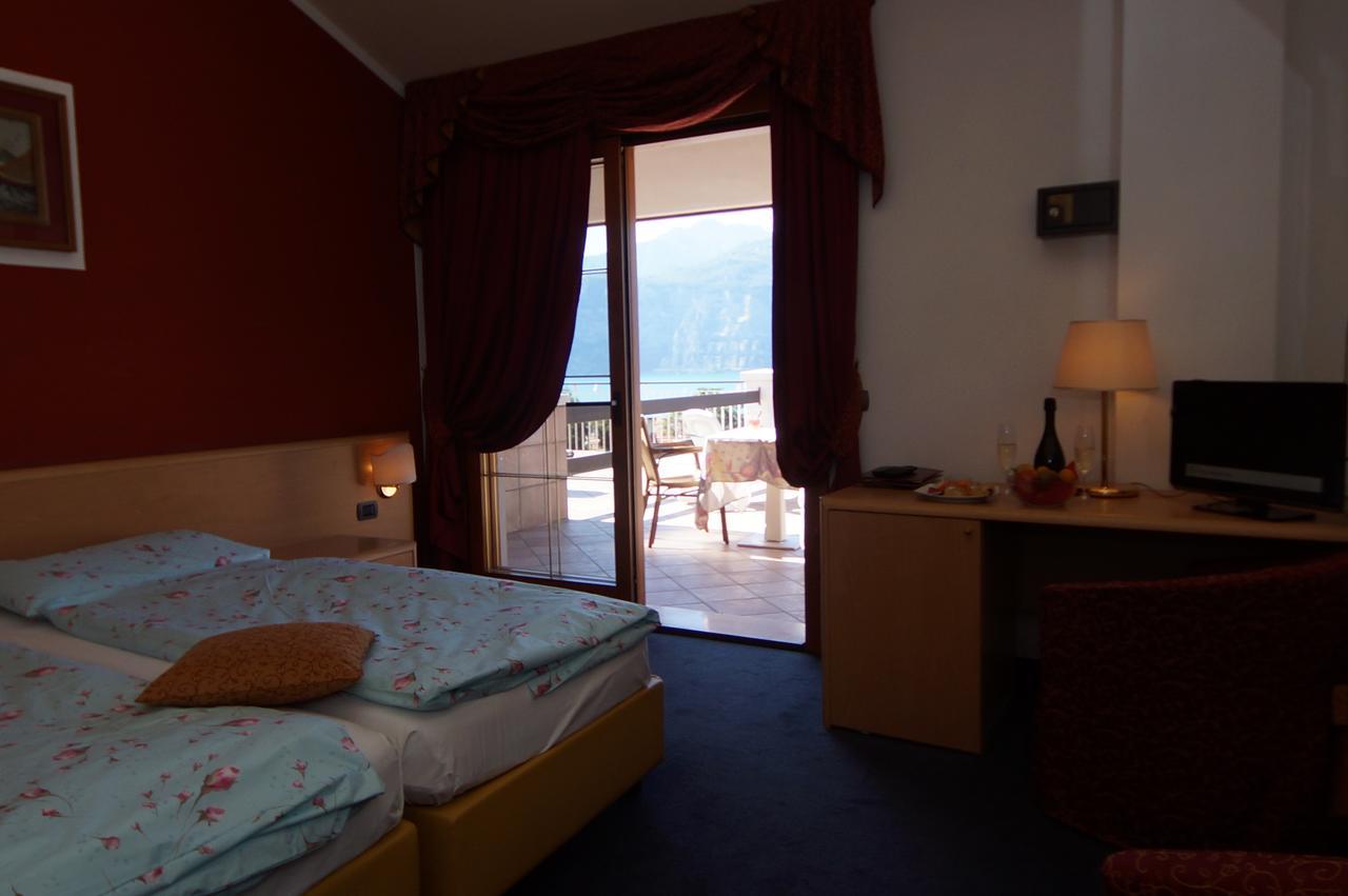 Hotel Alpi Malcesine Bagian luar foto