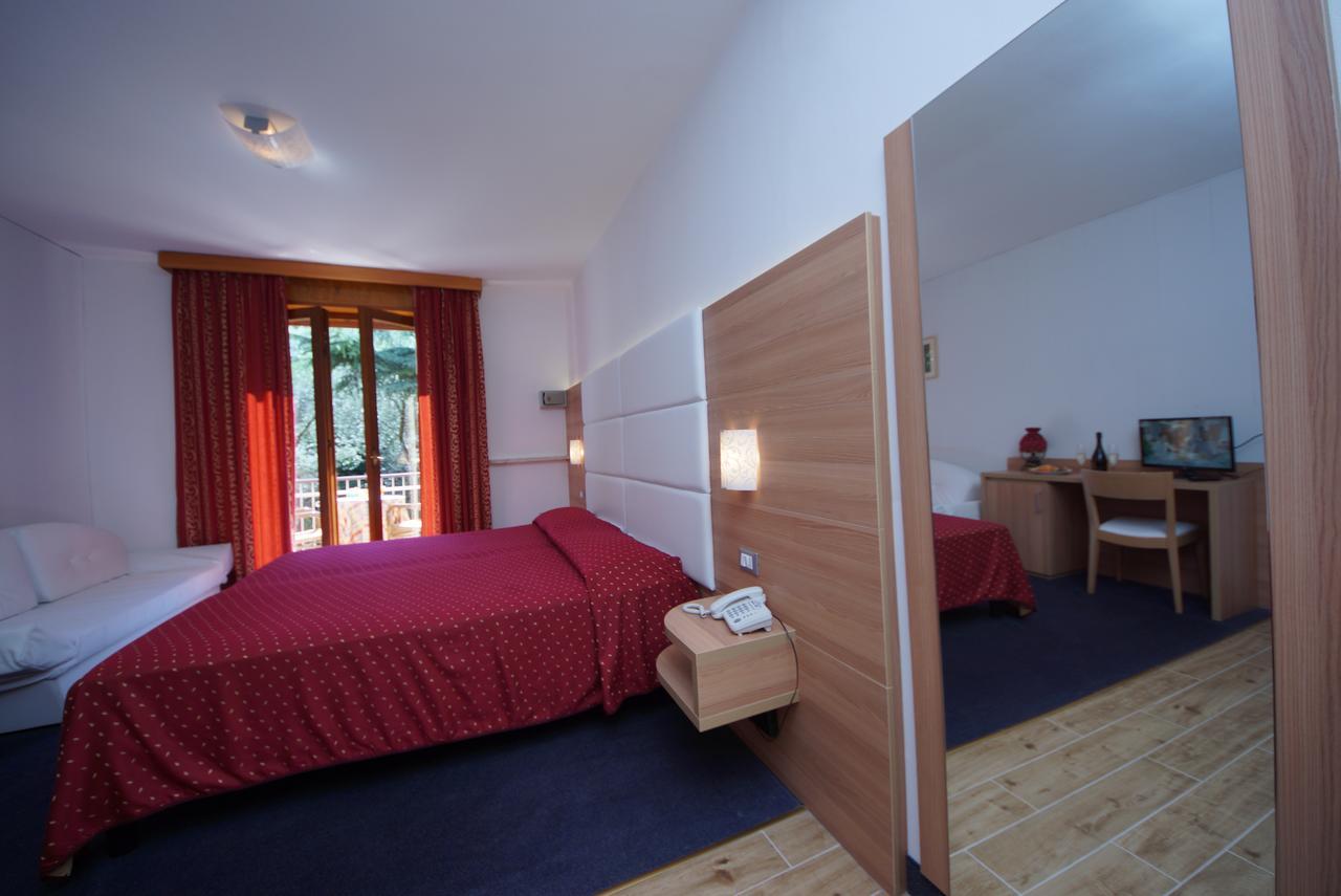 Hotel Alpi Malcesine Bagian luar foto