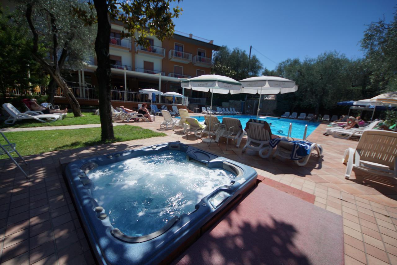 Hotel Alpi Malcesine Bagian luar foto