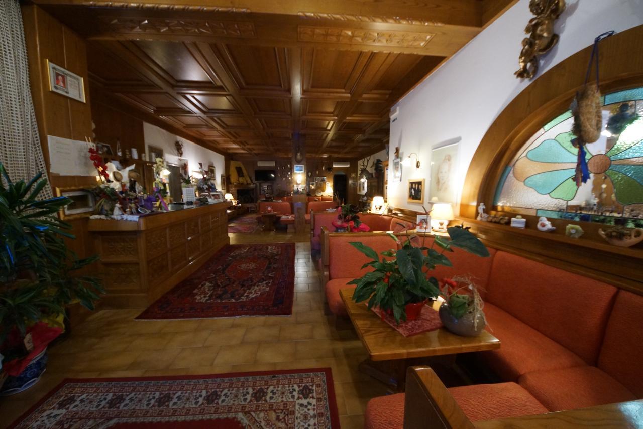Hotel Alpi Malcesine Bagian luar foto