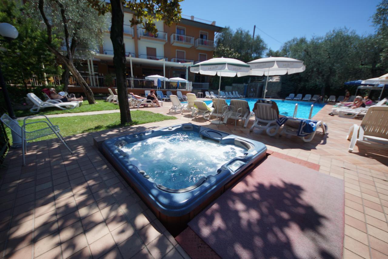 Hotel Alpi Malcesine Bagian luar foto
