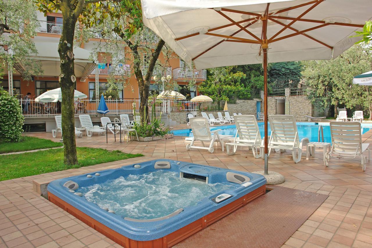 Hotel Alpi Malcesine Bagian luar foto